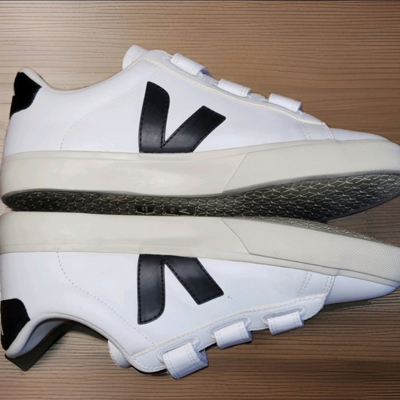 Veja Recife Logo Men’s 10/EU 42 White Black Velcro Leather Sneakers - Picture 6 of 13